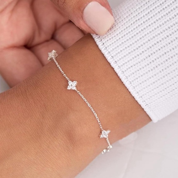 925 Sterling Silver Four-Leaf Clover Bracelet – Lucky Charm, Dainty & Elegant - Picture 3 of 8